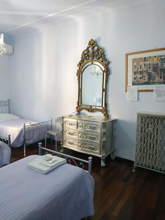 Around The Corner Colosseo B&B 로마 외부 사진